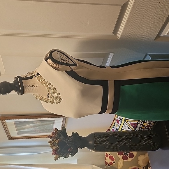 Calvin Klein Green, Cream and Black Slimming Pencil Dress, Size 4. - Picture 2 of 11